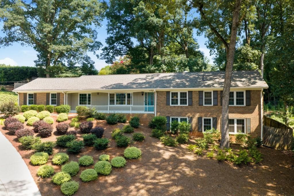 4 bedroom, 3 bathroom, 2,860 sq ft single family residence under contract at 260 Abington Drive, Sandy Springs, GA 30328