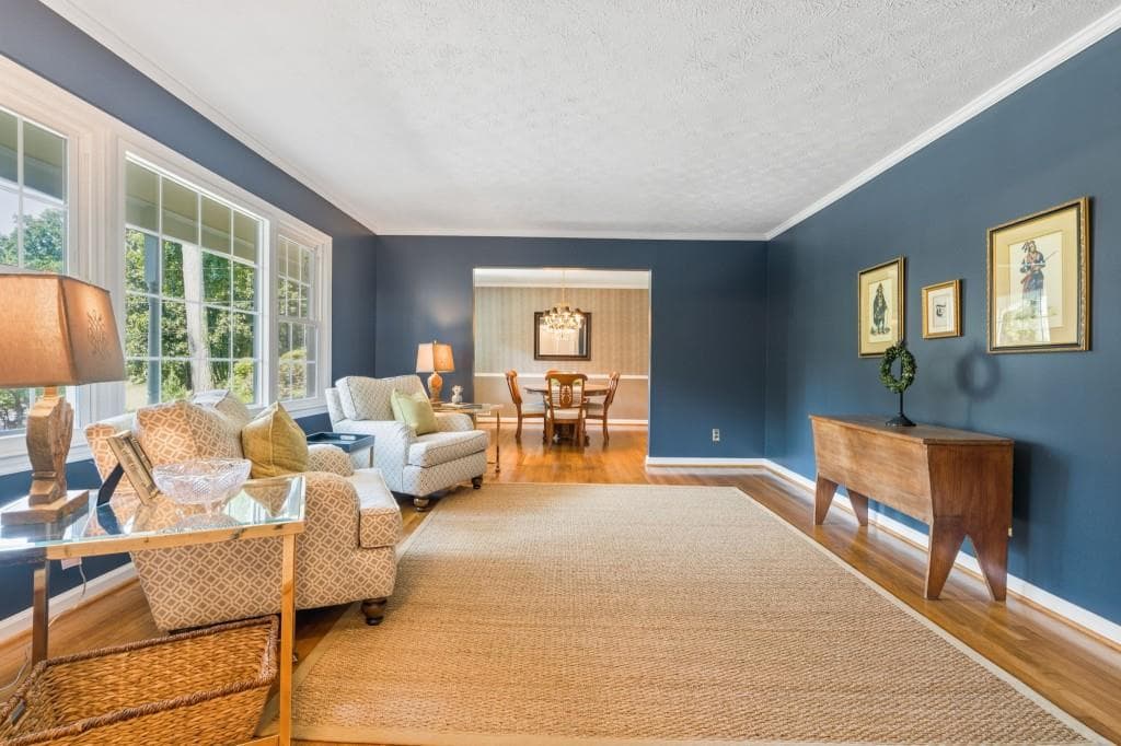 4 bedroom, 3 bathroom, 2,860 sq ft single family residence under contract at 260 Abington Drive, Sandy Springs, GA 30328 — photo 2
