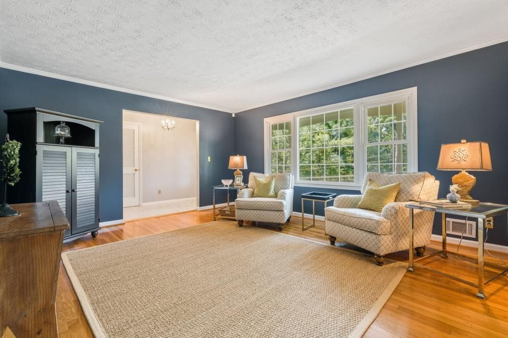 4 bedroom, 3 bathroom, 2,860 sq ft single family residence under contract at 260 Abington Drive, Sandy Springs, GA 30328 — photo 4