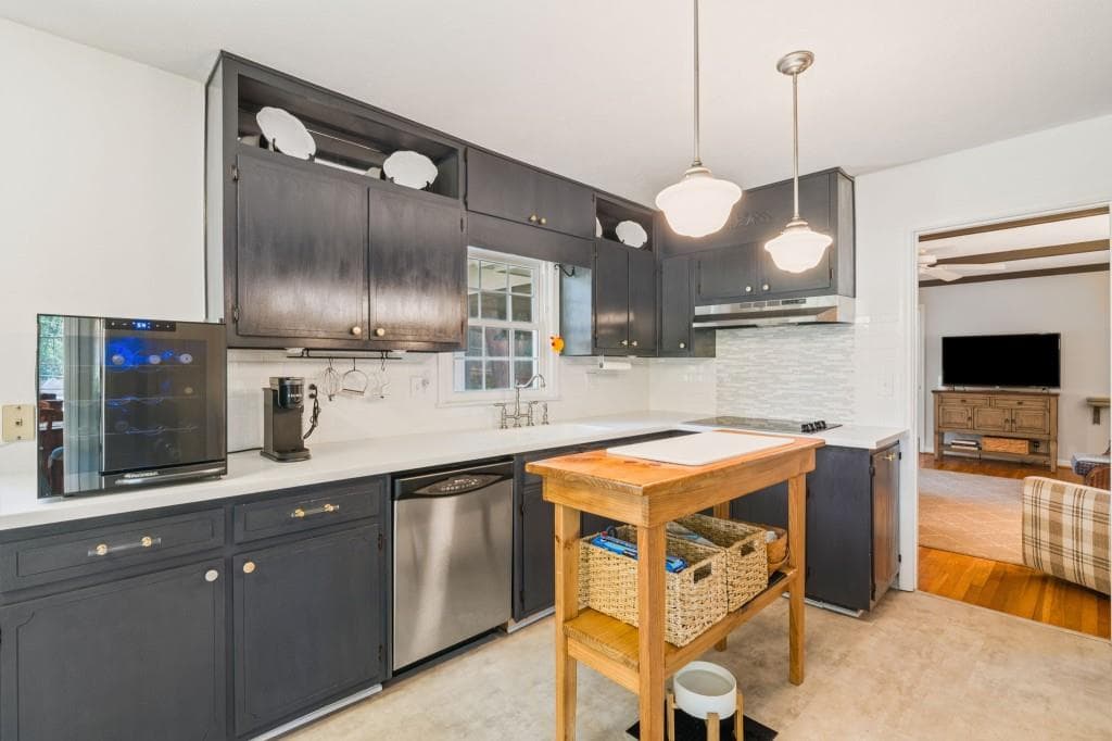 4 bedroom, 3 bathroom, 2,860 sq ft single family residence under contract at 260 Abington Drive, Sandy Springs, GA 30328 — photo 6