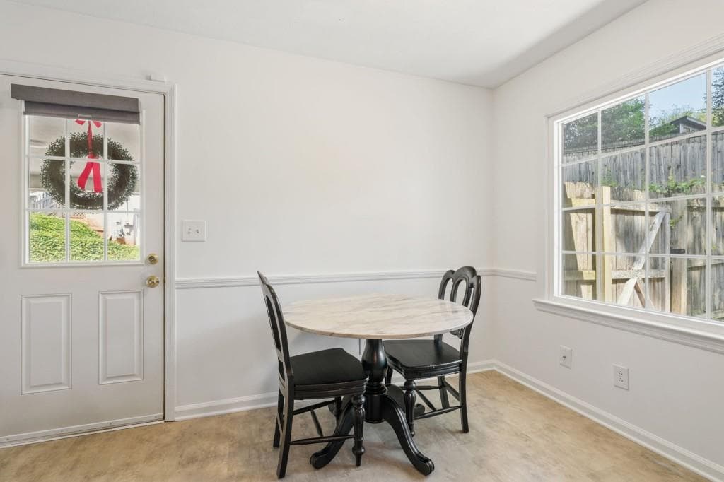 4 bedroom, 3 bathroom, 2,860 sq ft single family residence under contract at 260 Abington Drive, Sandy Springs, GA 30328 — photo 8