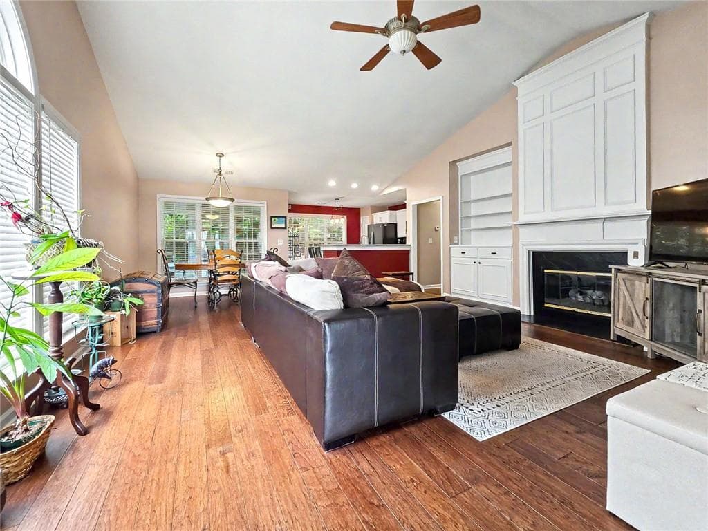 3 bedroom, 3 bathroom, 1,850 sq ft single family residence under contract at 6730 Waveland Drive, Cumming, GA 30040 — photo 6