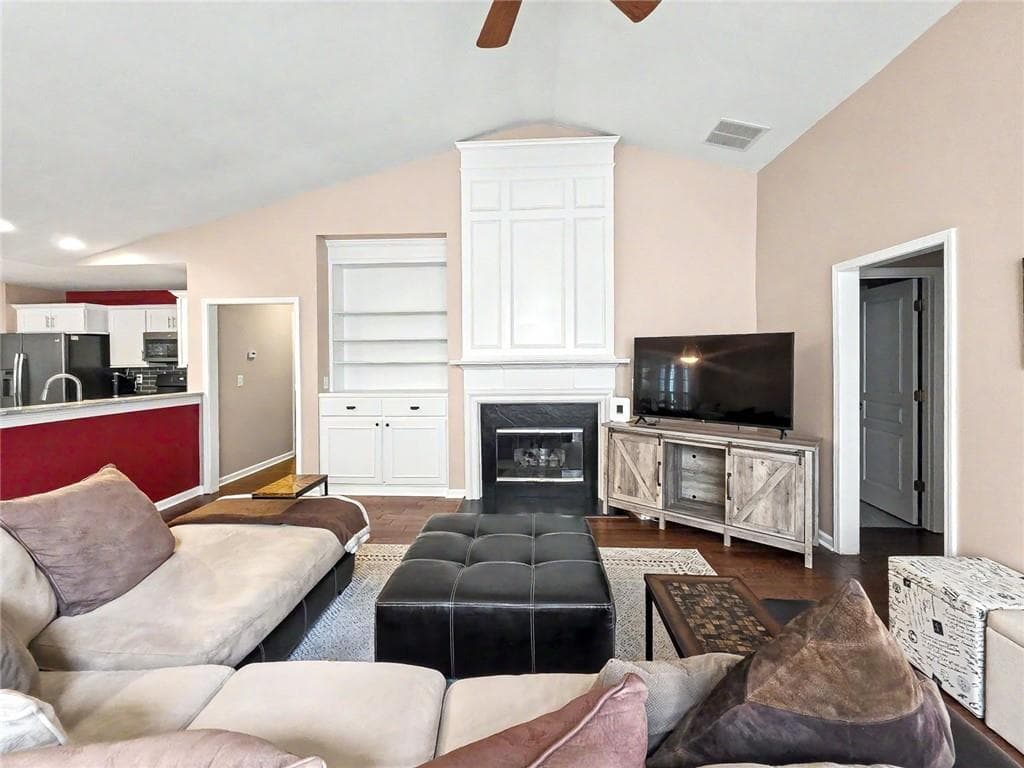 3 bedroom, 3 bathroom, 1,850 sq ft single family residence under contract at 6730 Waveland Drive, Cumming, GA 30040 — photo 8