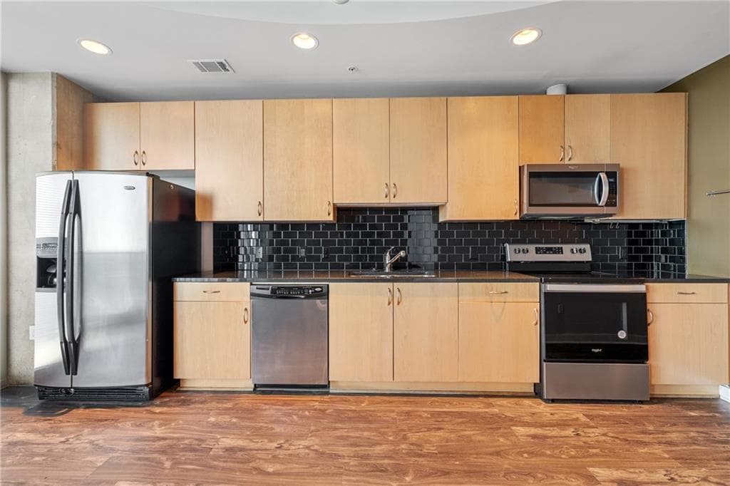 1 bedroom, 1 bathroom, 730 sq ft condominium for rent at 400 W Peachtree Street 3707, Atlanta, GA 30308 for $1,995 a month — photo 4