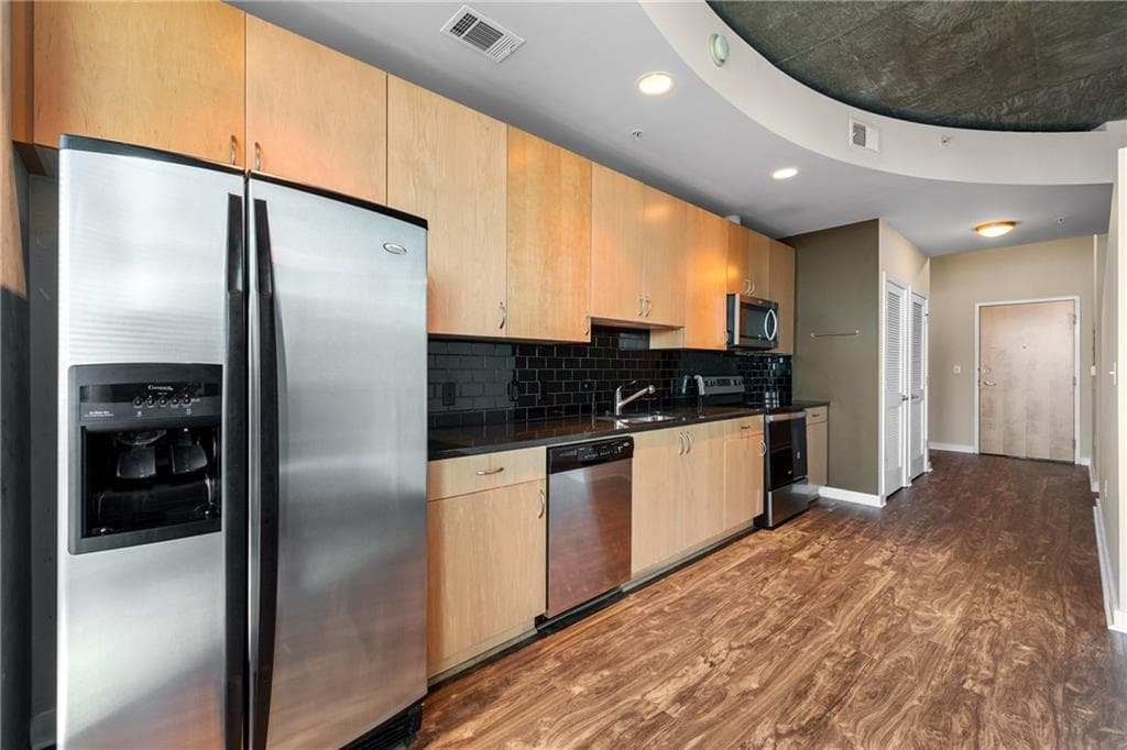 1 bedroom, 1 bathroom, 730 sq ft condominium for rent at 400 W Peachtree Street 3707, Atlanta, GA 30308 for $1,995 a month — photo 6