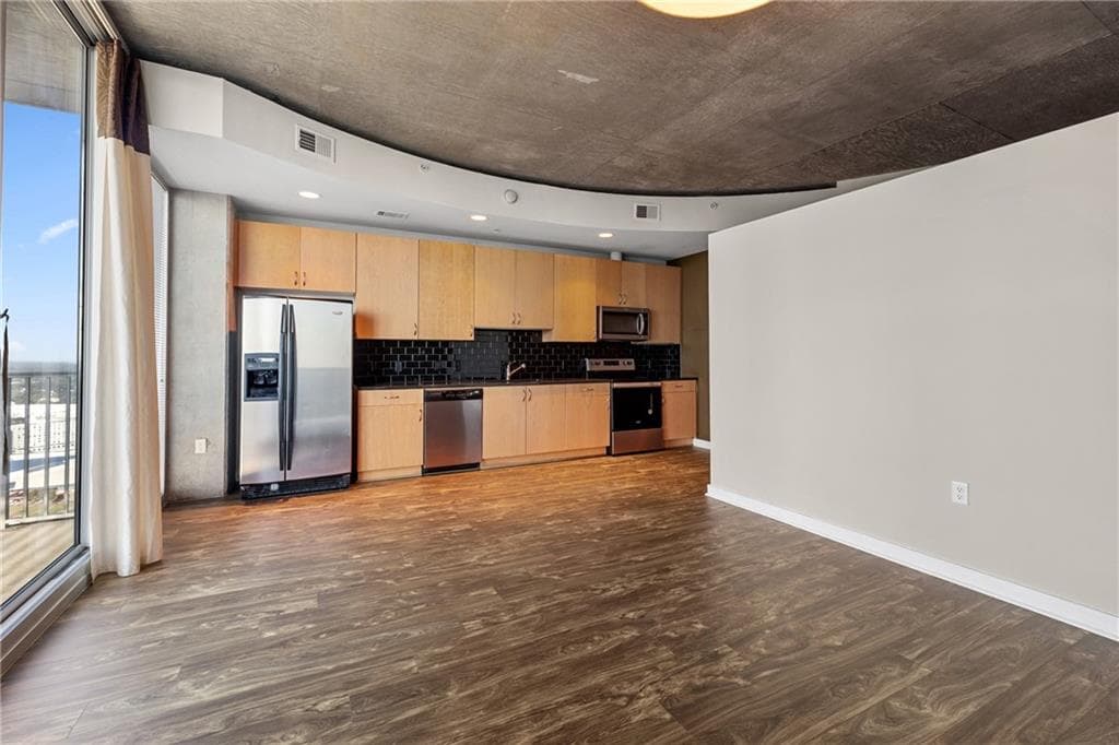 1 bedroom, 1 bathroom, 730 sq ft condominium for rent at 400 W Peachtree Street 3707, Atlanta, GA 30308 for $1,995 a month — photo 7