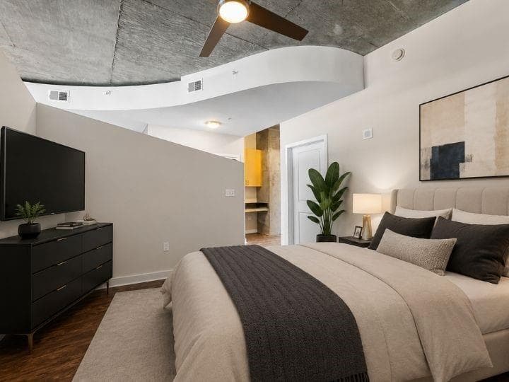 1 bedroom, 1 bathroom, 730 sq ft condominium for rent at 400 W Peachtree Street 3707, Atlanta, GA 30308 for $1,995 a month — photo 9