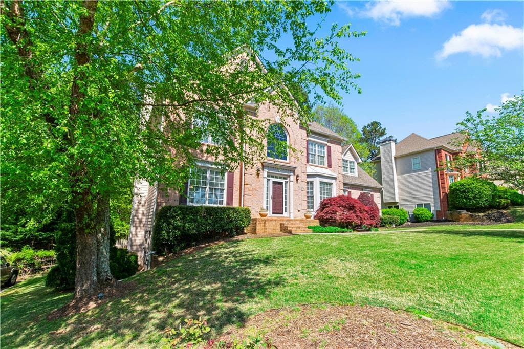 5 bedroom, 4 bathroom, 3,957 sq ft single family residence for rent at 7205 Fawn Lake Drive, Alpharetta, GA 30005 for $5,000 a month — photo 2
