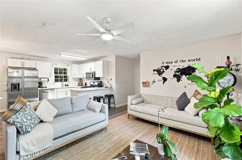 5 bedroom, 3 bathroom, 2,191 sq ft single family residence for sale at 137 Landing Lane, Powder Springs, GA 30127 — photo 3