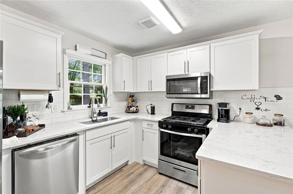 5 bedroom, 3 bathroom, 2,191 sq ft single family residence for sale at 137 Landing Lane, Powder Springs, GA 30127 — photo 5