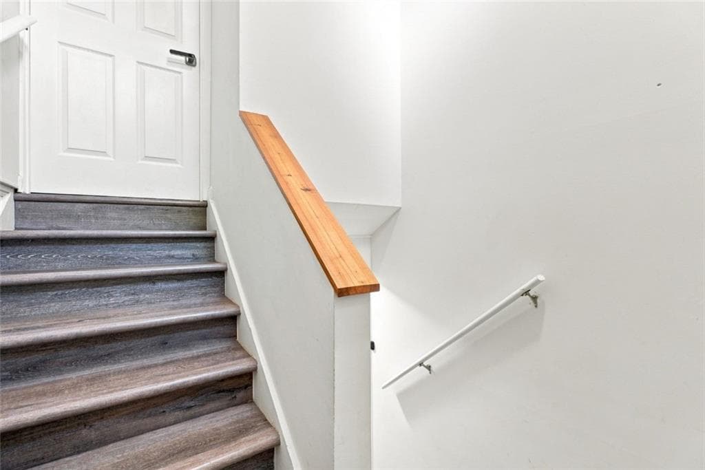 5 bedroom, 3 bathroom, 2,191 sq ft single family residence for sale at 137 Landing Lane, Powder Springs, GA 30127 — photo 8