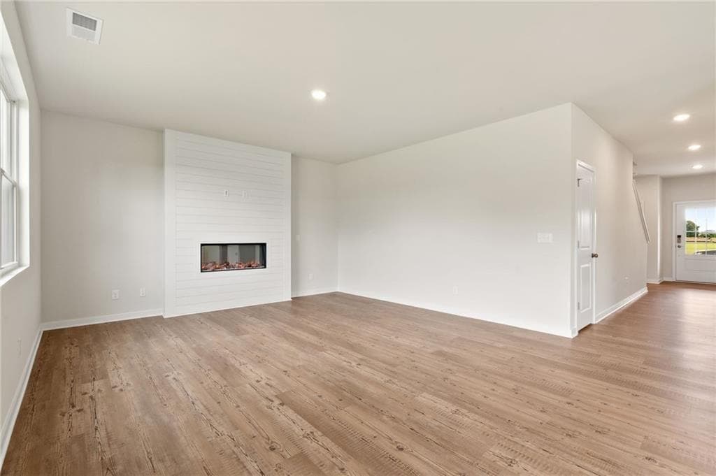 5 bedroom, 3 bathroom, 2,570 sq ft single family residence for sale at 548 Baynes Court, Mcdonough, GA 30253 — photo 4