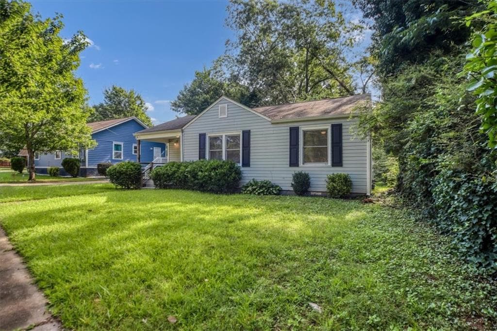 3 bedroom, 2 bathroom, 1,100 sq ft single family residence for sale at 3014 E Point Street, Atlanta, GA 30344 — photo 2