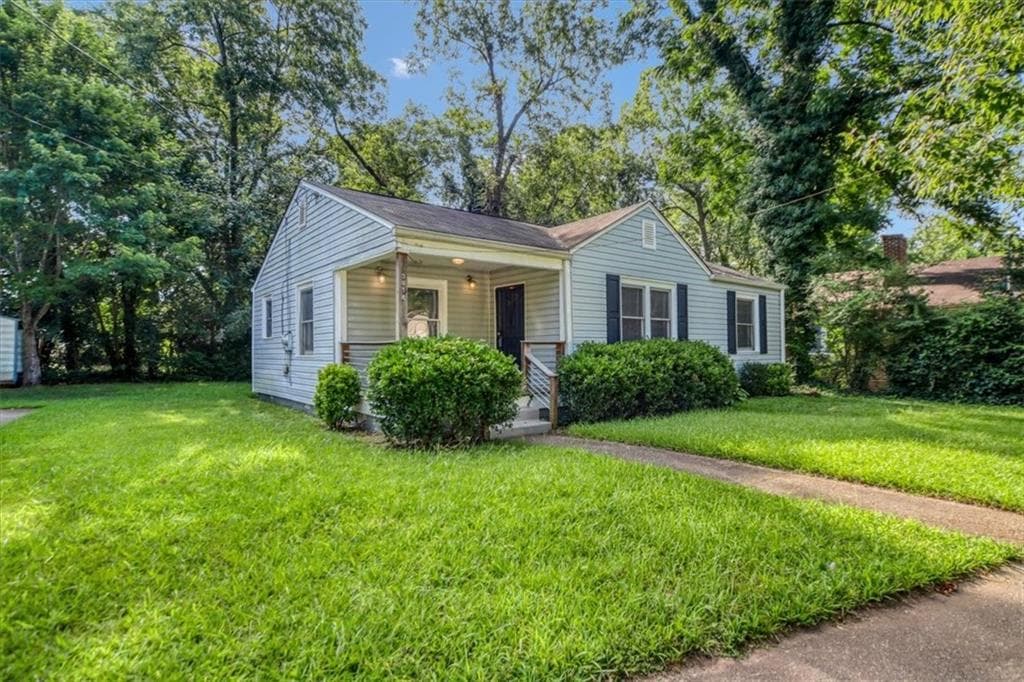 3 bedroom, 2 bathroom, 1,100 sq ft single family residence for sale at 3014 E Point Street, Atlanta, GA 30344 — photo 3