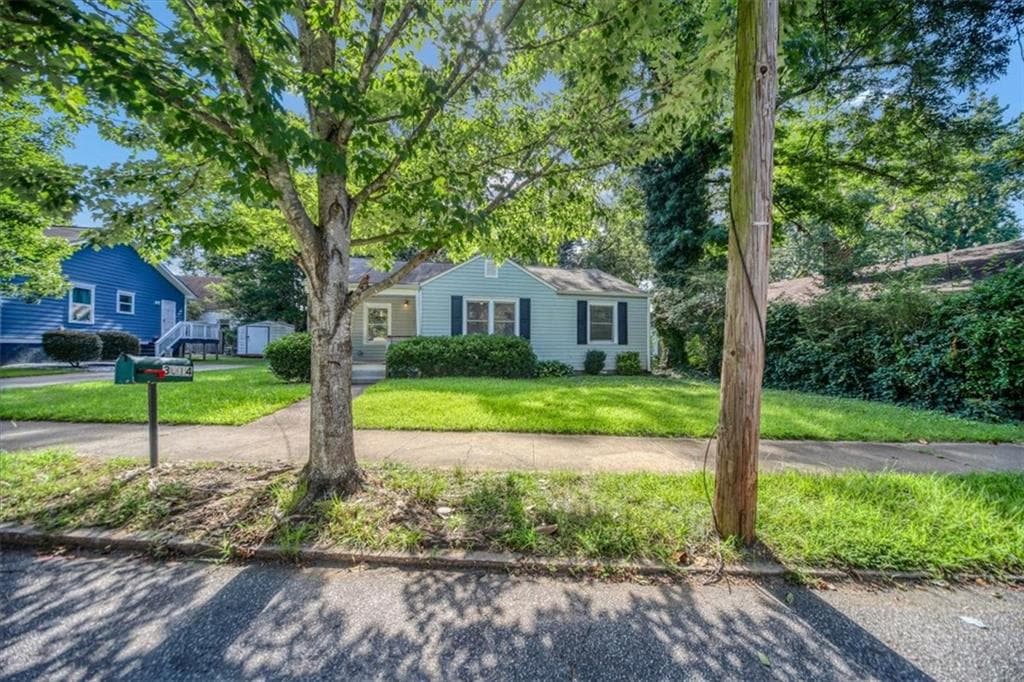 3 bedroom, 2 bathroom, 1,100 sq ft single family residence for sale at 3014 E Point Street, Atlanta, GA 30344 — photo 4