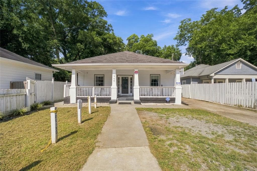 4 bedroom, 3 bathroom, 2,304 sq ft single family residence for sale at 964 Mayson Turner Road, Atlanta, GA 30314 — photo 5