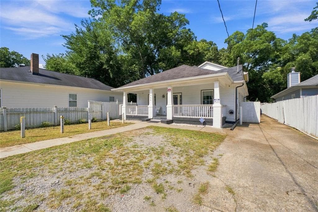 4 bedroom, 3 bathroom, 2,304 sq ft single family residence for sale at 964 Mayson Turner Road, Atlanta, GA 30314 — photo 6