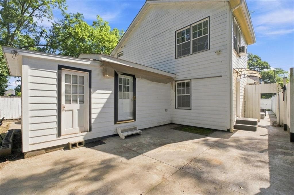 4 bedroom, 3 bathroom, 2,304 sq ft single family residence for sale at 964 Mayson Turner Road, Atlanta, GA 30314 — photo 8