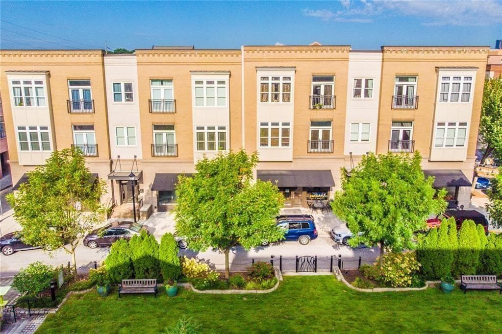 2 bedroom, 2 bathroom, 1,125 sq ft condominium for sale at 933 Garrett Street 201, Atlanta, GA 30316 — photo 1 of 45