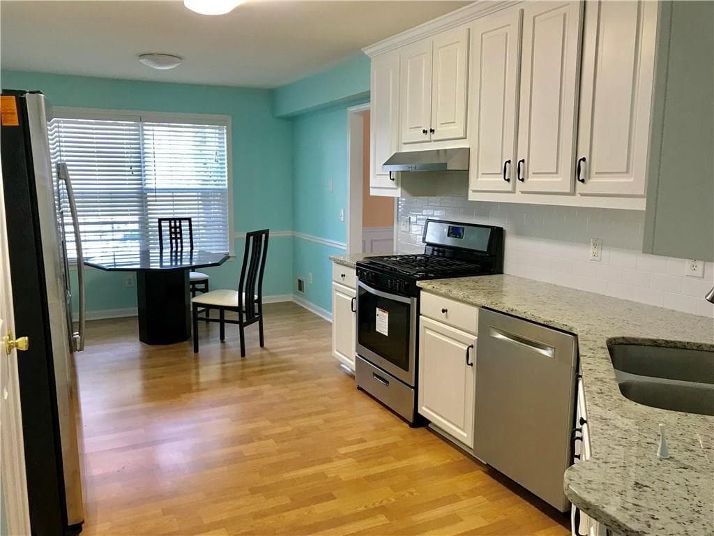 4 bedroom, 4 bathroom, 3,468 sq ft single family residence for rent at 3354 Roundfield Circle, Duluth, GA 30096 for $2,600 a month — photo 7