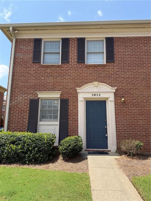 2 bedroom, 3 bathroom, 1,260 sq ft townhouse for rent at 2852 Webb Bridge Road, Alpharetta, GA 30009 for $1,800 a month — photo 1 of 10