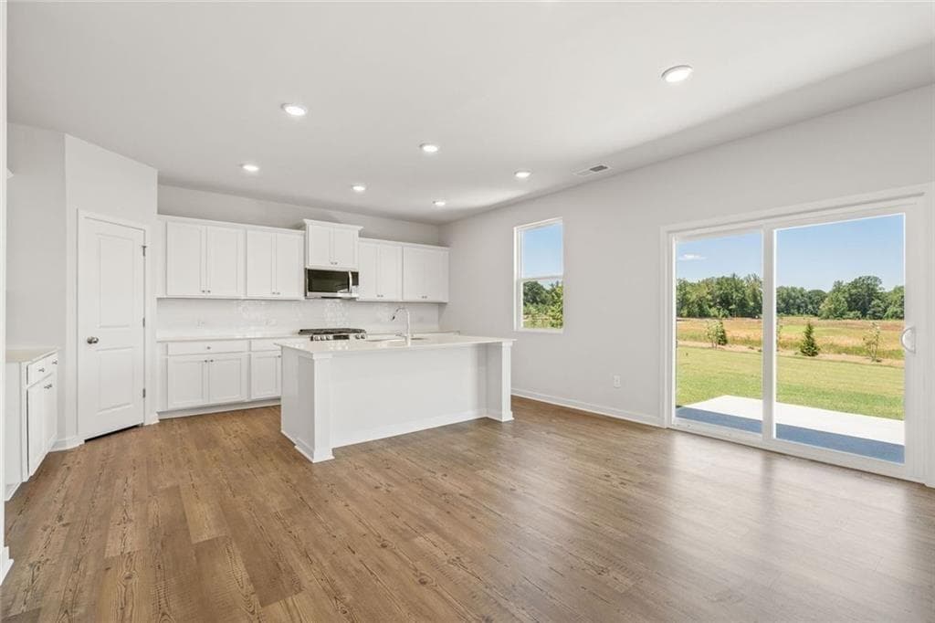 5 bedroom, 4 bathroom, 2,774 sq ft single family residence for sale at 544 Baynes Court, Mcdonough, GA 30253 — photo 5
