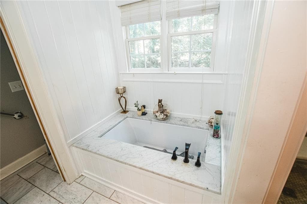 4 bedroom, 3 bathroom, 2,398 sq ft single family residence for sale at 1011 Lakeside Court, Bishop, GA 30621 — photo 10