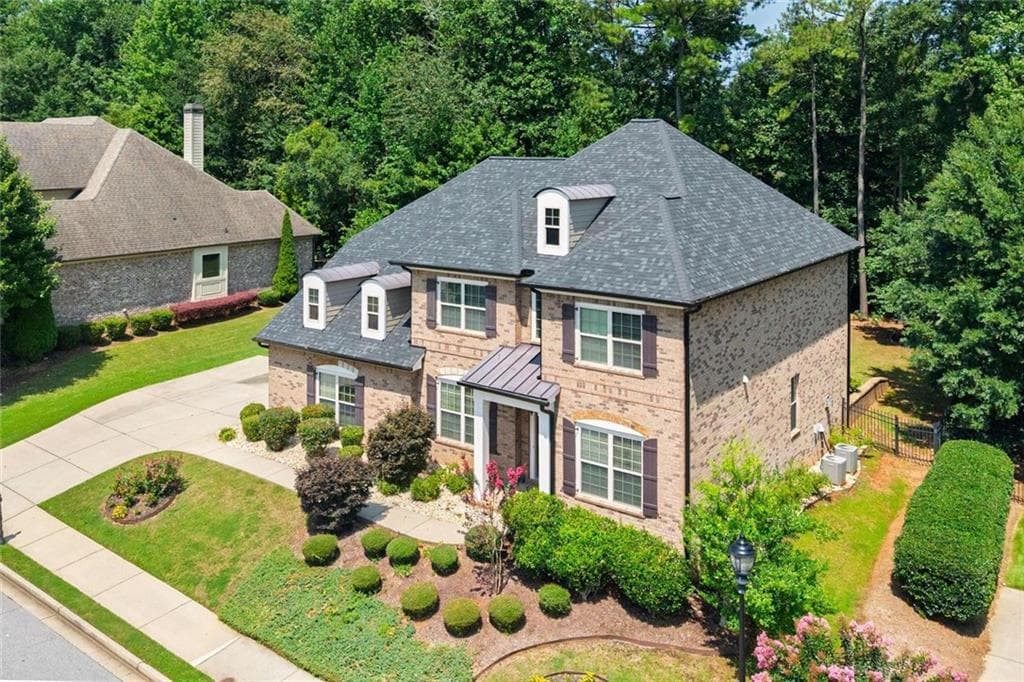 5 bedroom, 4 bathroom, 4,146 sq ft single family residence for sale at 3936 Dahlwiny Court, Sandy Springs, GA 30350 — photo 3