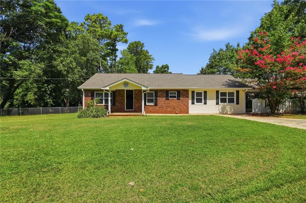 2 bedroom, 2 bathroom, 1,460 sq ft single family residence for sale at 620 Smithstone Road, Marietta, GA 30067 — photo 1 of 35