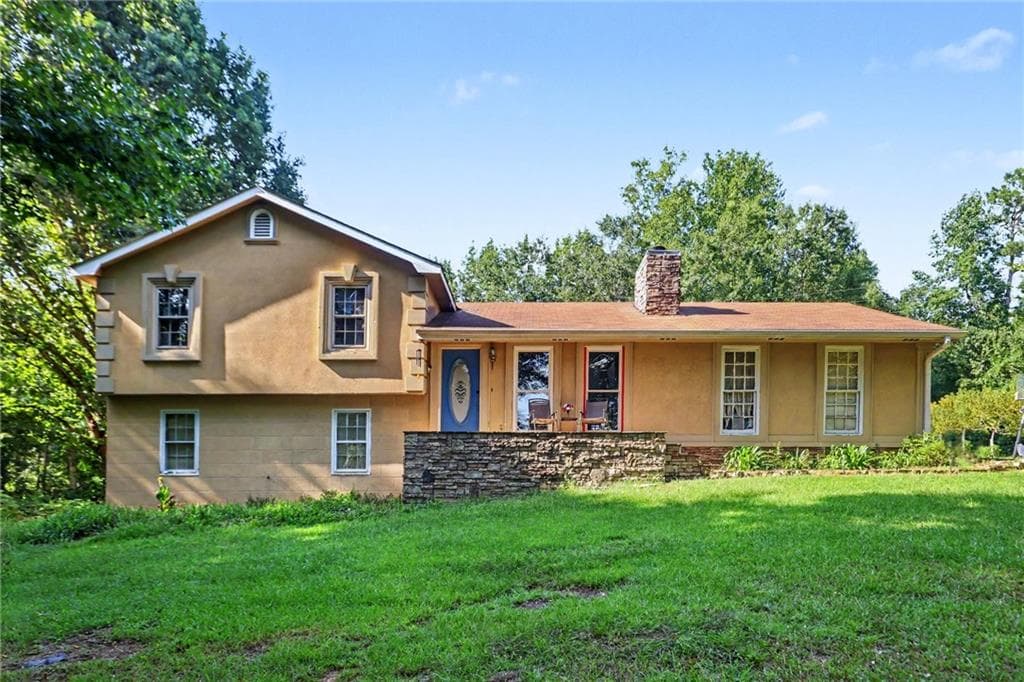 4 bedroom, 2 bathroom, 2,066 sq ft single family residence under contract at 150 Aspen Lake Drive, Newnan, GA 30263