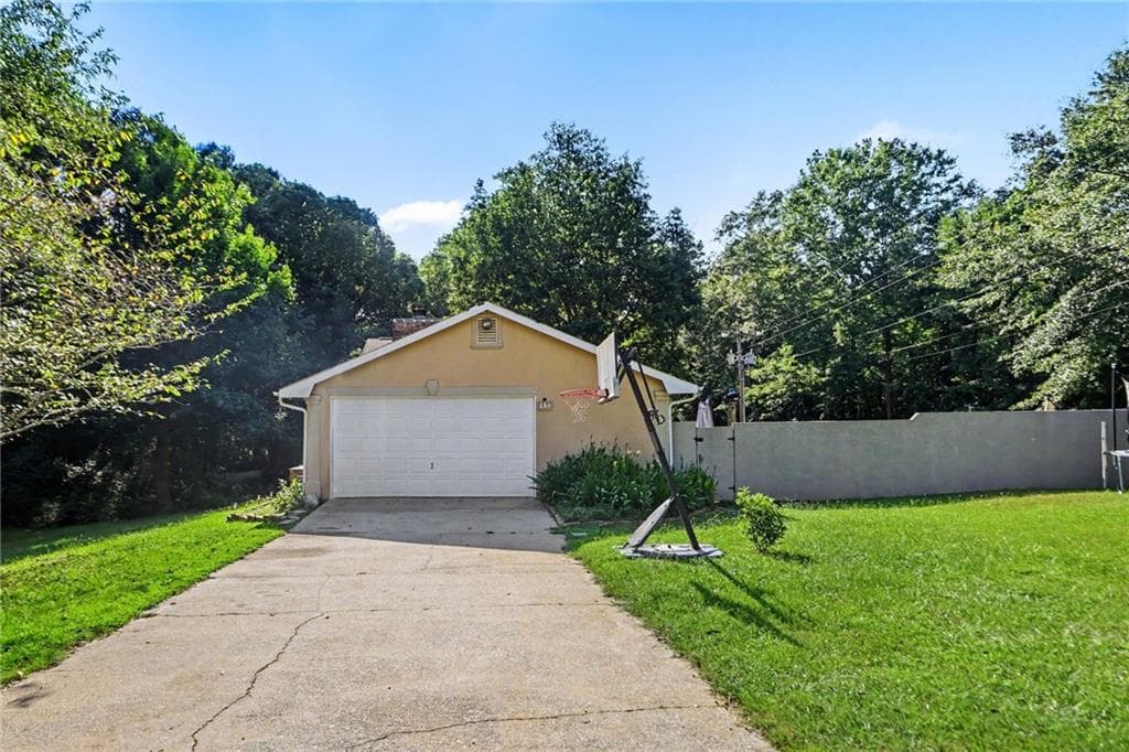 4 bedroom, 2 bathroom, 2,066 sq ft single family residence under contract at 150 Aspen Lake Drive, Newnan, GA 30263 — photo 6