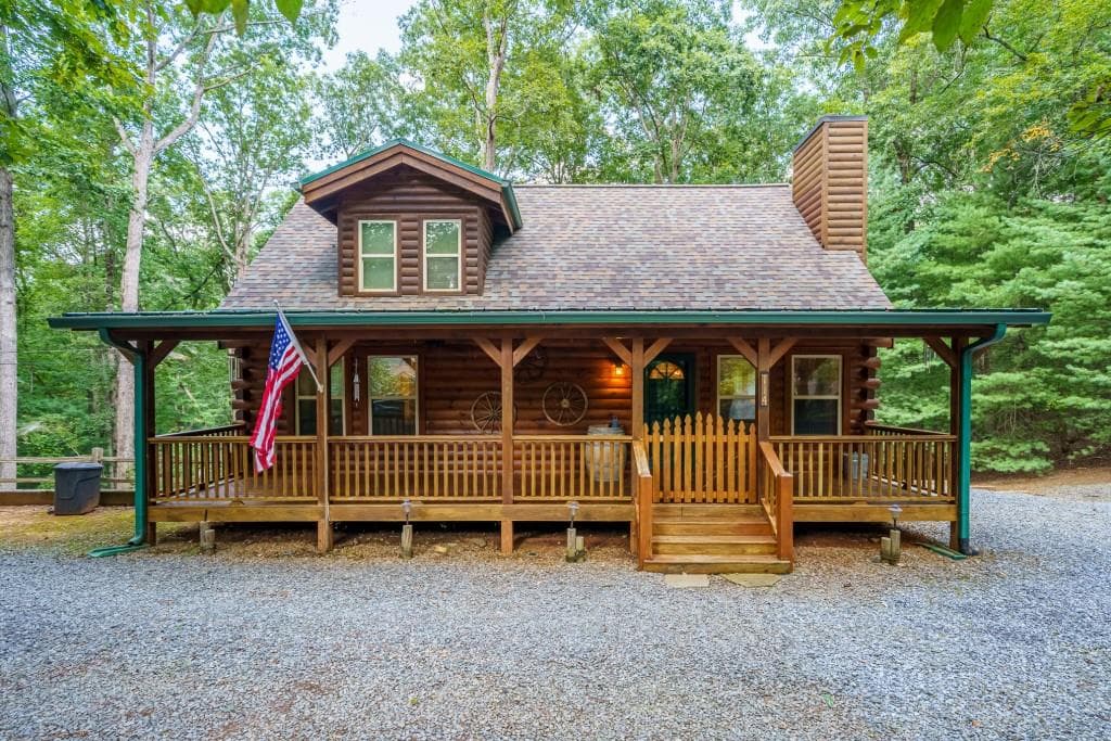 3 bedroom, 3 bathroom, 2,072 sq ft home for sale at 114 Rockingham Way, Ellijay, GA