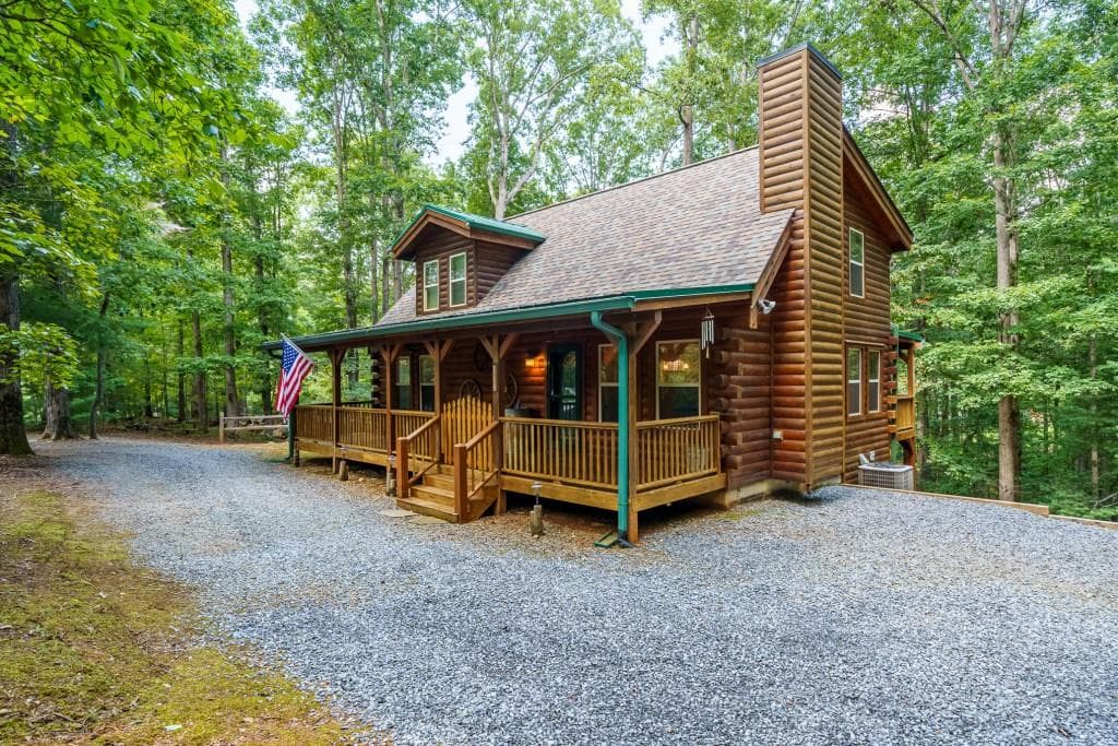 3 bedroom, 3 bathroom, 2,072 sq ft single family residence for sale at 114 Rockingham Way, Ellijay, GA 30540 — photo 2