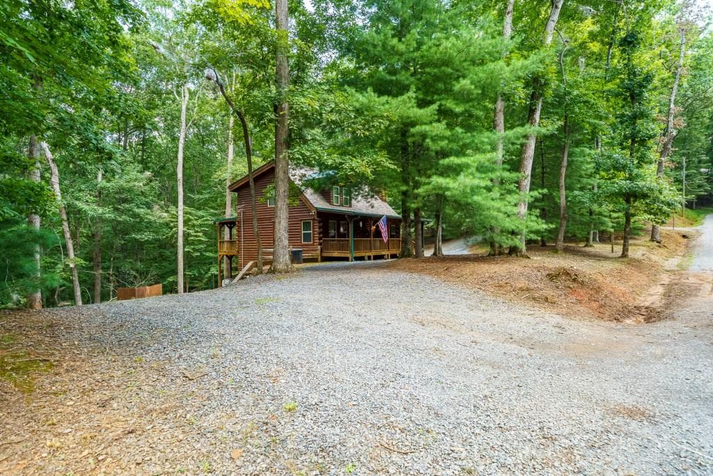 3 bedroom, 3 bathroom, 2,072 sq ft single family residence for sale at 114 Rockingham Way, Ellijay, GA 30540 — photo 4