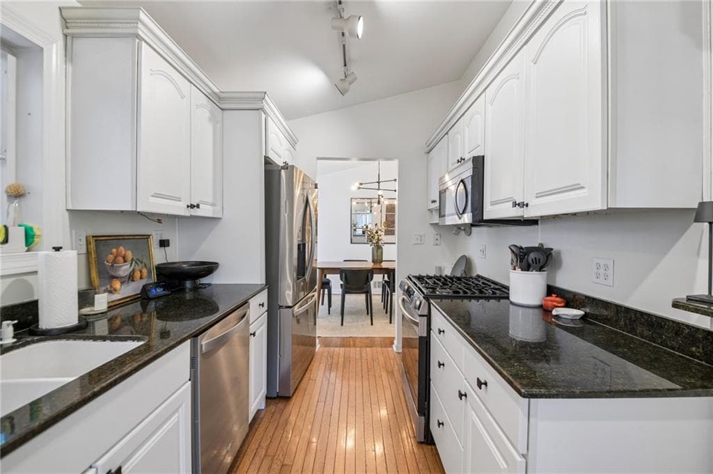 3 bedroom, 2 bathroom, 1,404 sq ft single family residence for sale at 2167 Fairway Circle, Atlanta, GA 30319 — photo 6
