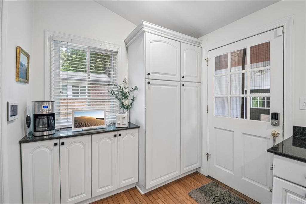 3 bedroom, 2 bathroom, 1,404 sq ft single family residence for sale at 2167 Fairway Circle, Atlanta, GA 30319 — photo 7