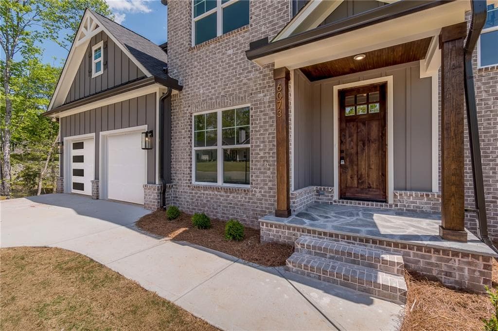 5 bedroom, 3 bathroom, 2,547 sq ft single family residence for sale at 6073 Rockingham Way, Gainesville, GA 30506