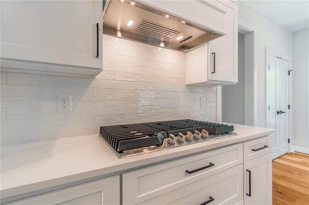 5 bedroom, 3 bathroom, 2,547 sq ft single family residence for sale at 6073 Rockingham Way, Gainesville, GA 30506 — photo 9