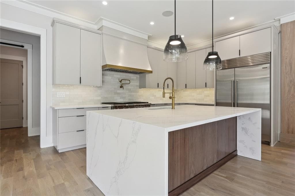 5 bedroom, 7 bathroom, 5,284 sq ft single family residence for sale at 5373 Northland Drive, Sandy Springs, GA 30342 — photo 6