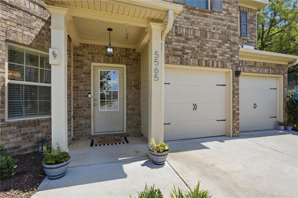 4 bedroom, 3 bathroom, 2,573 sq ft single family residence under contract at 5565 Banner Boulevard, Cumming, GA 30028 — photo 4
