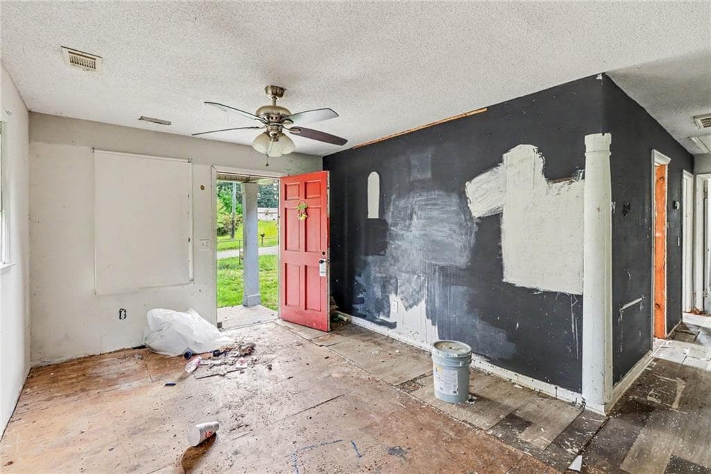 3 bedroom, 1 bathroom, 864 sq ft single family residence for sale at 512 Donahoo Road, Silver Creek, GA 30173 — photo 3