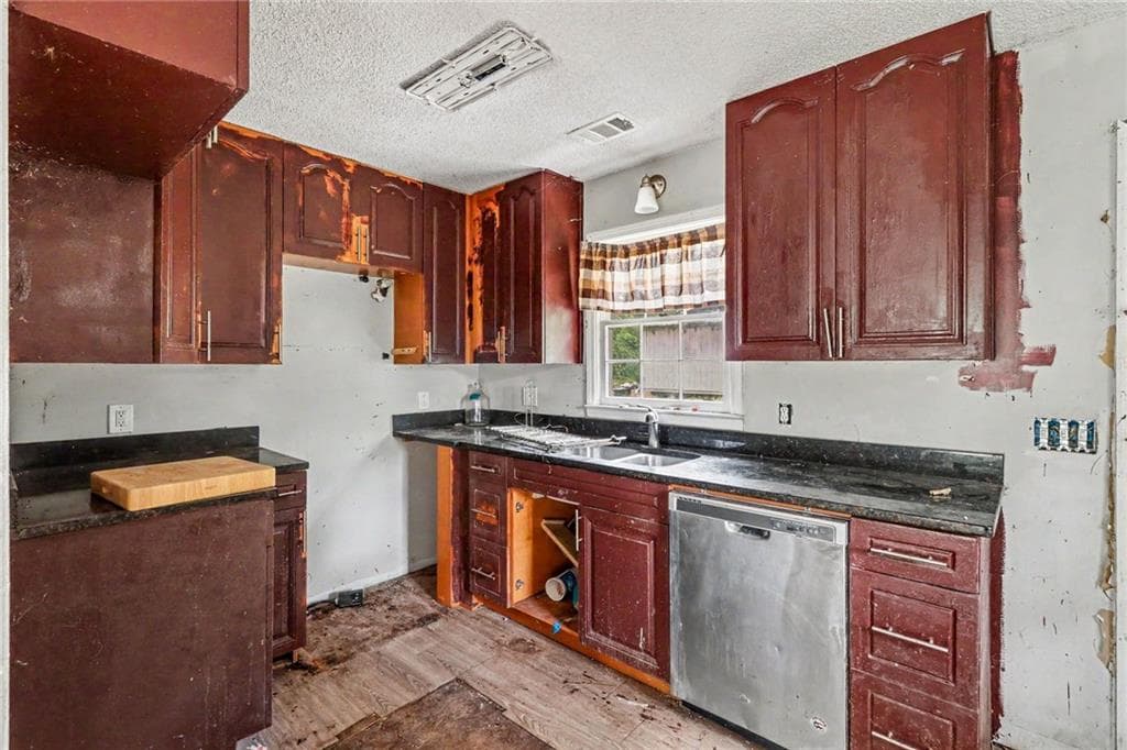 3 bedroom, 1 bathroom, 864 sq ft single family residence for sale at 512 Donahoo Road, Silver Creek, GA 30173 — photo 5
