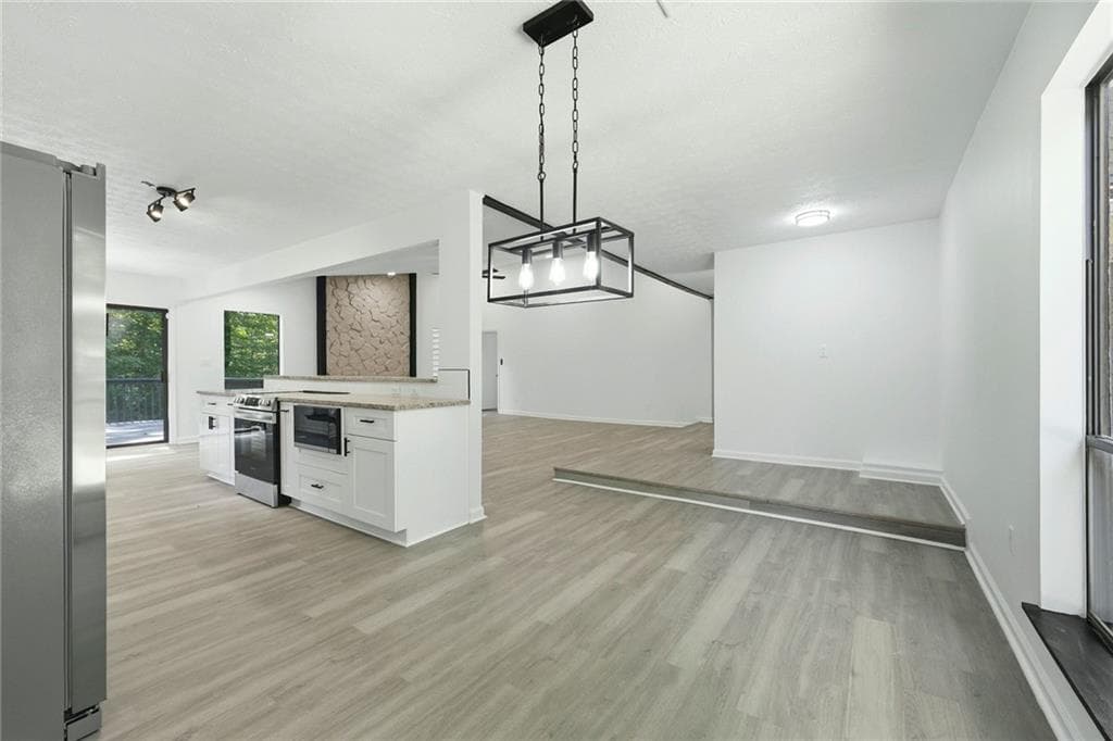 3 bedroom, 2 bathroom, 1,784 sq ft single family residence for sale at 6350 Beethoven Circle, Riverdale, GA 30296 — photo 9