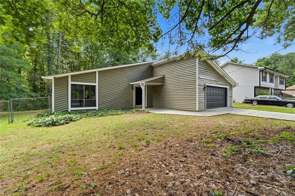3 bedroom, 2 bathroom, 1,784 sq ft single family residence for sale at 6350 Beethoven Circle, Riverdale, GA 30296 — photo 4
