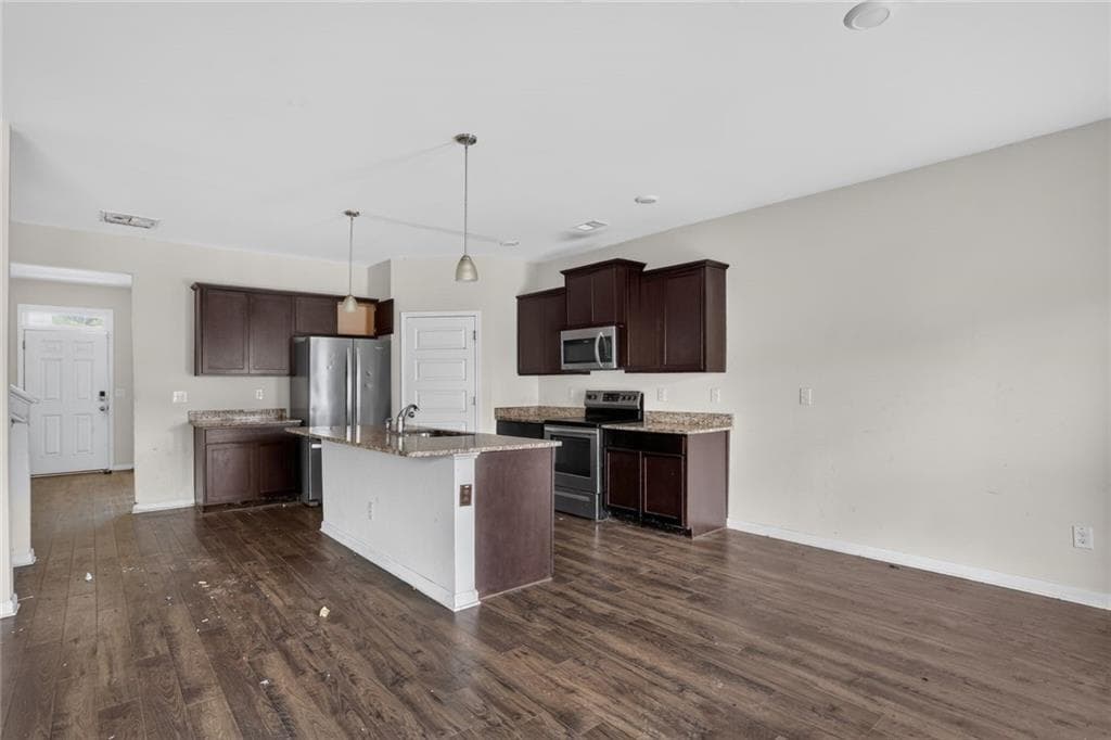 5 bedroom, 3 bathroom, 3,044 sq ft single family residence for sale at 1737 Alford Drive, Jonesboro, GA 30236 — photo 8
