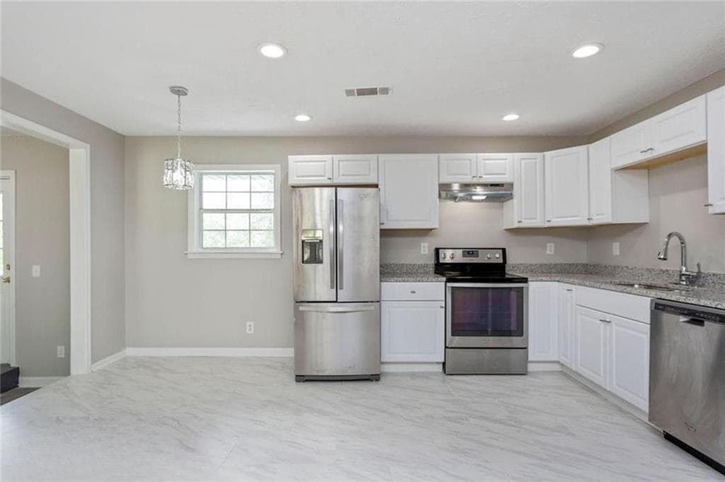 4 bedroom, 2 bathroom, 1,425 sq ft single family residence for sale at 7124 Lady Heidi Court, Jonesboro, GA 30236 — photo 3