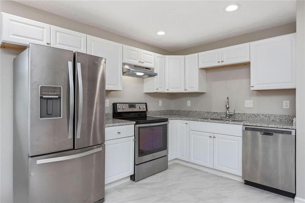 4 bedroom, 2 bathroom, 1,425 sq ft single family residence for sale at 7124 Lady Heidi Court, Jonesboro, GA 30236 — photo 4