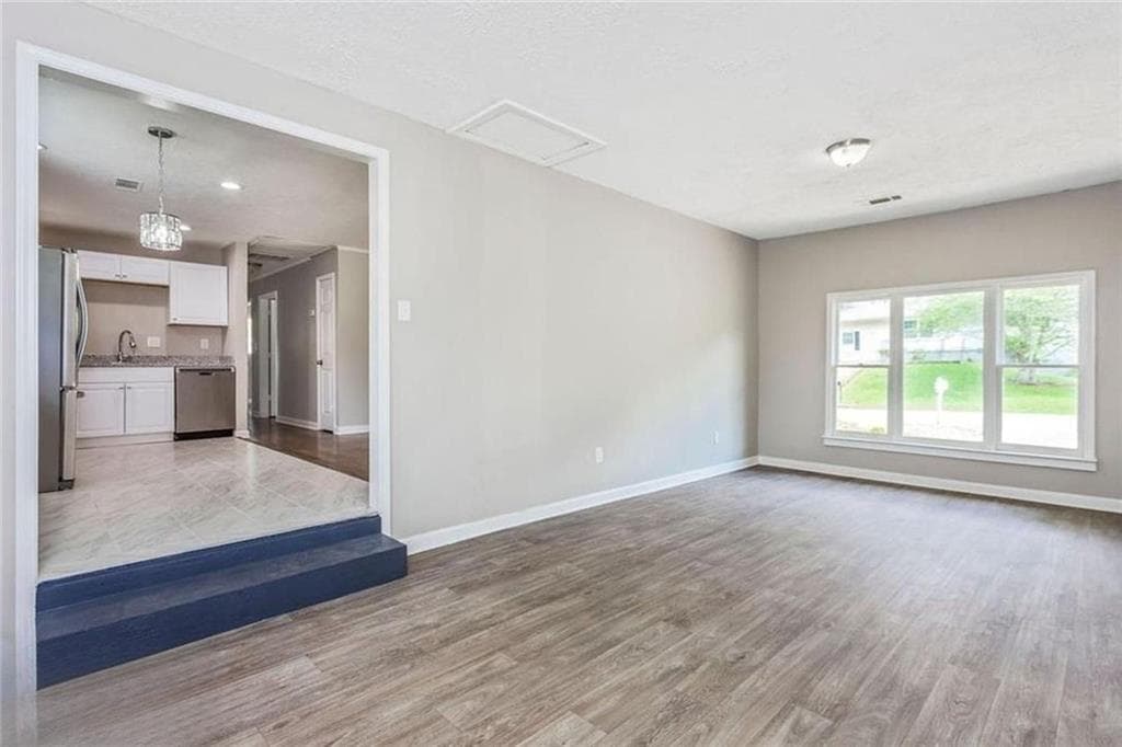 4 bedroom, 2 bathroom, 1,425 sq ft single family residence for sale at 7124 Lady Heidi Court, Jonesboro, GA 30236 — photo 5