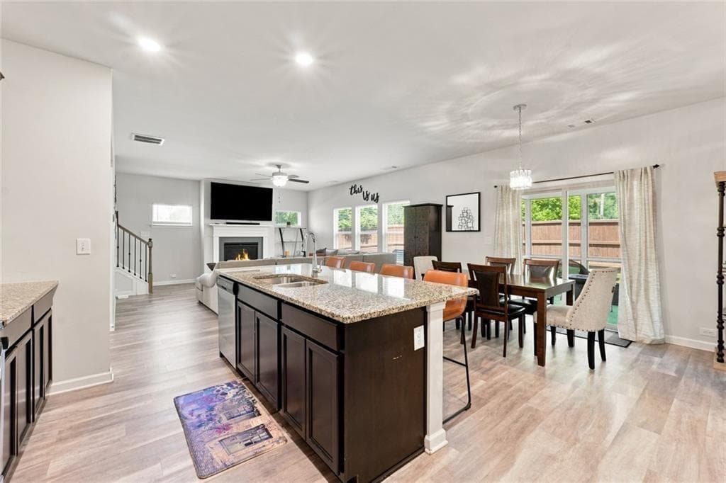 4 bedroom, 3 bathroom, 2,550 sq ft single family residence for sale at 1924 Azure Grove Court, Marietta, GA 30008 — photo 3