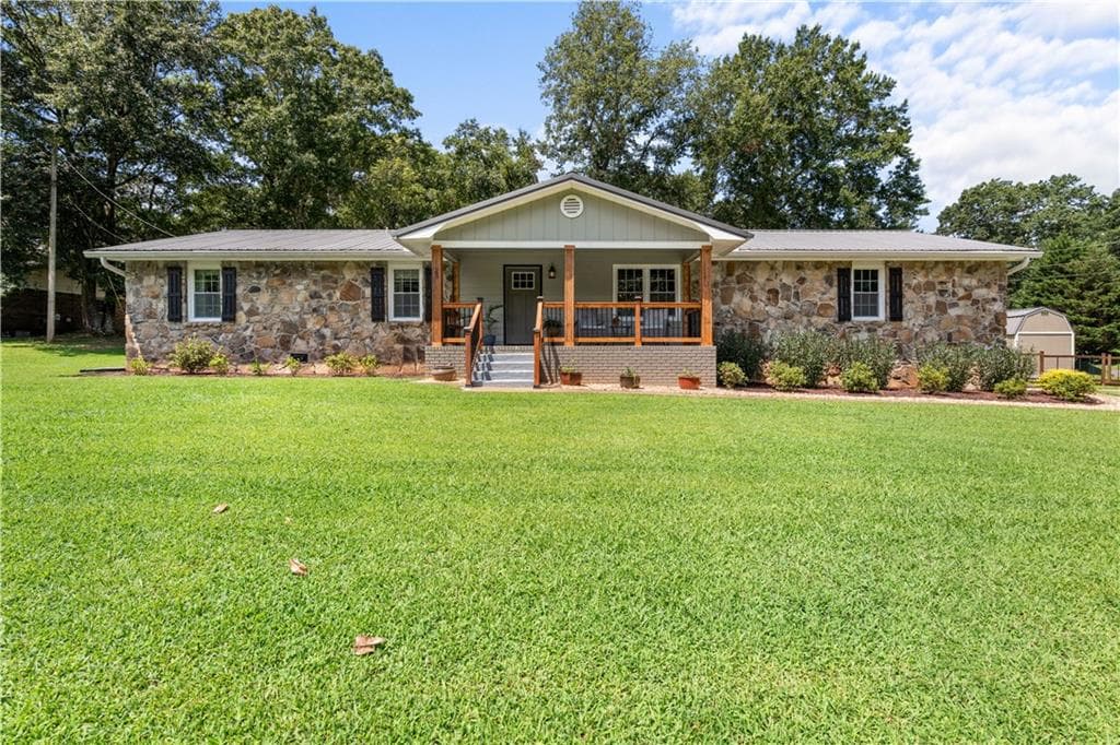 3 bedroom, 2 bathroom, 1,677 sq ft single family residence under contract at 23 Oakwood Drive, Cedartown, GA 30125 — photo 2